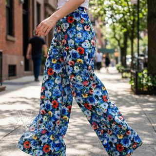 Viskosestoff RADIANCE Flower design A digital print