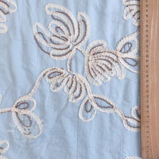 Baumwollstoff EMBROIDERY Loom En Light baby blue