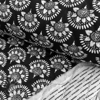 Baumwollstoff VOILE STEPPED Bouquet flowers black digital print