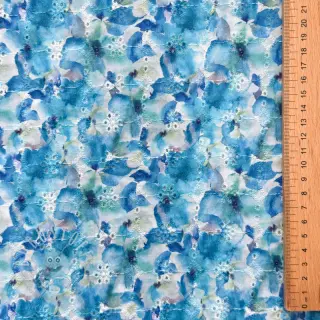 Baumwollstoff EMBROIDERY Viola blue digital print