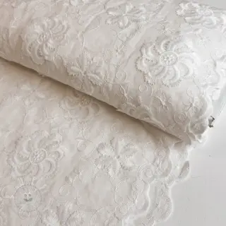 Baumwollstoff EMBROIDERY Catchy Flowy white