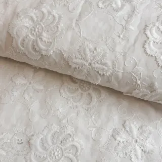 Baumwollstoff EMBROIDERY Catchy Flowy white